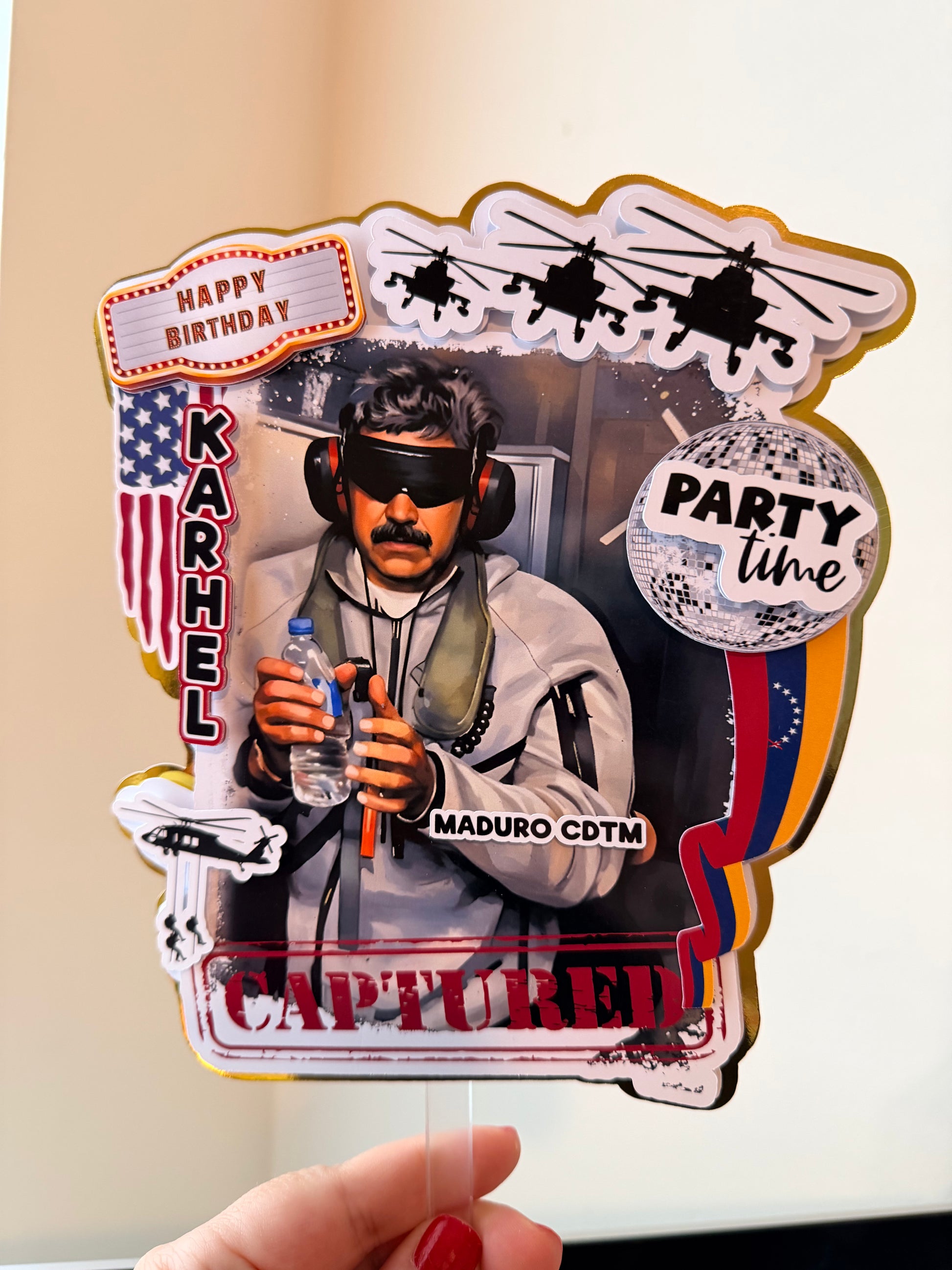 Cake Topper Maduro Capturado Personalizado – Decoración Divertida para Venezolanos