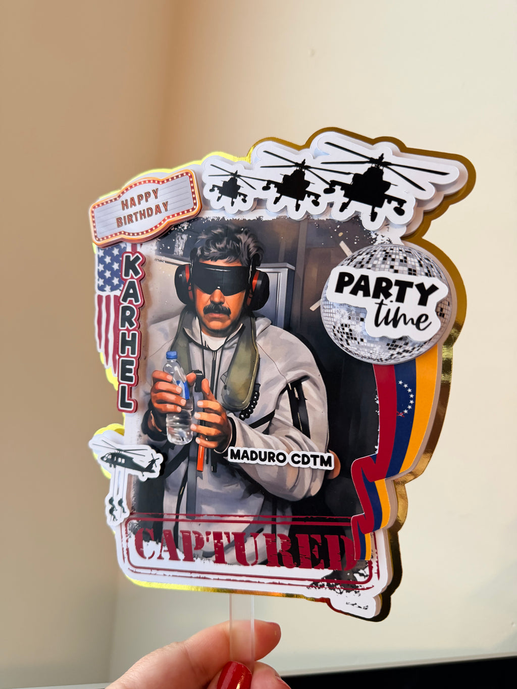 Cake Topper Maduro Capturado Personalizado – Decoración Divertida para Venezolanos