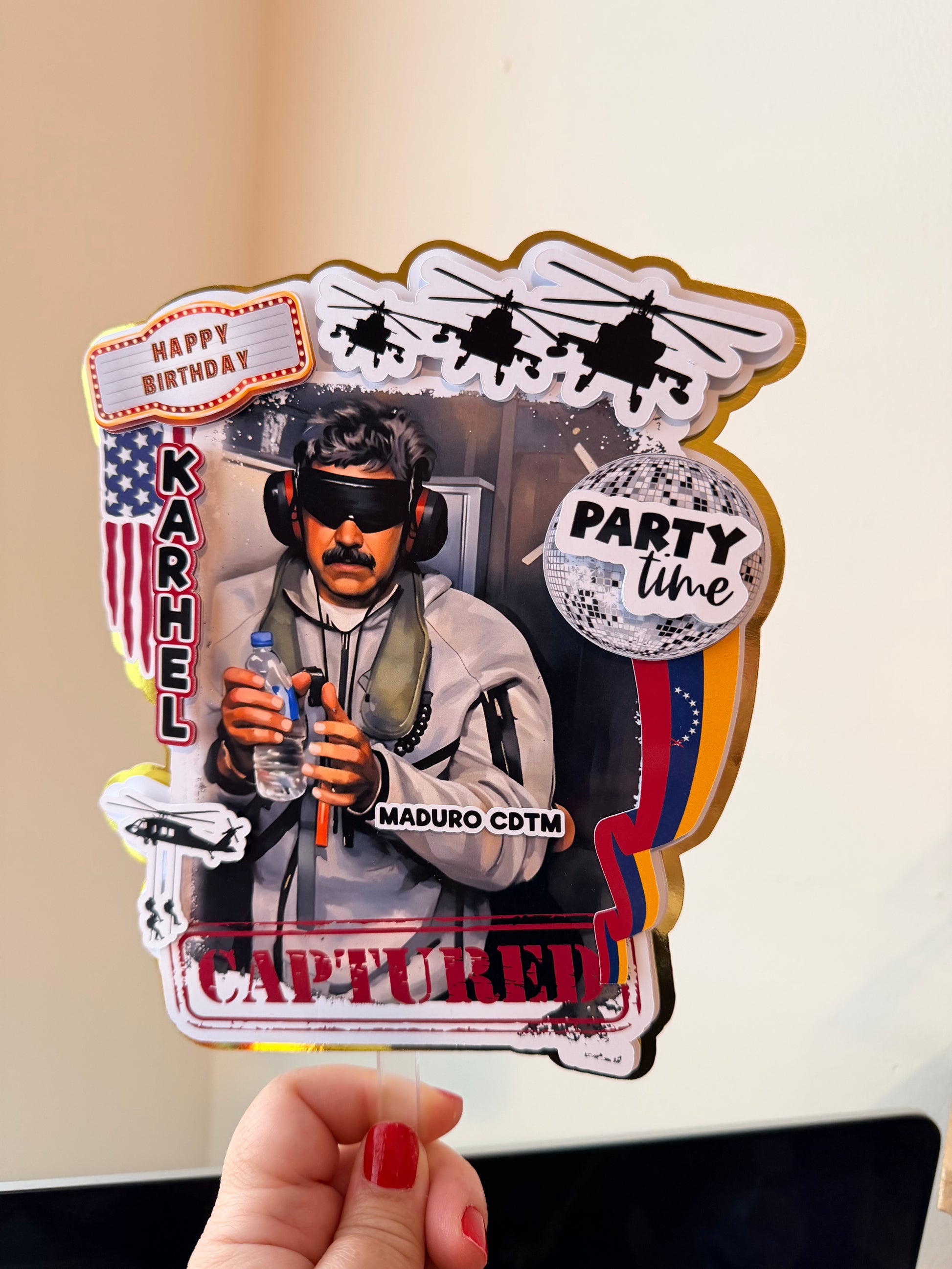 Cake Topper Maduro Capturado Personalizado – Decoración Divertida para Venezolanos