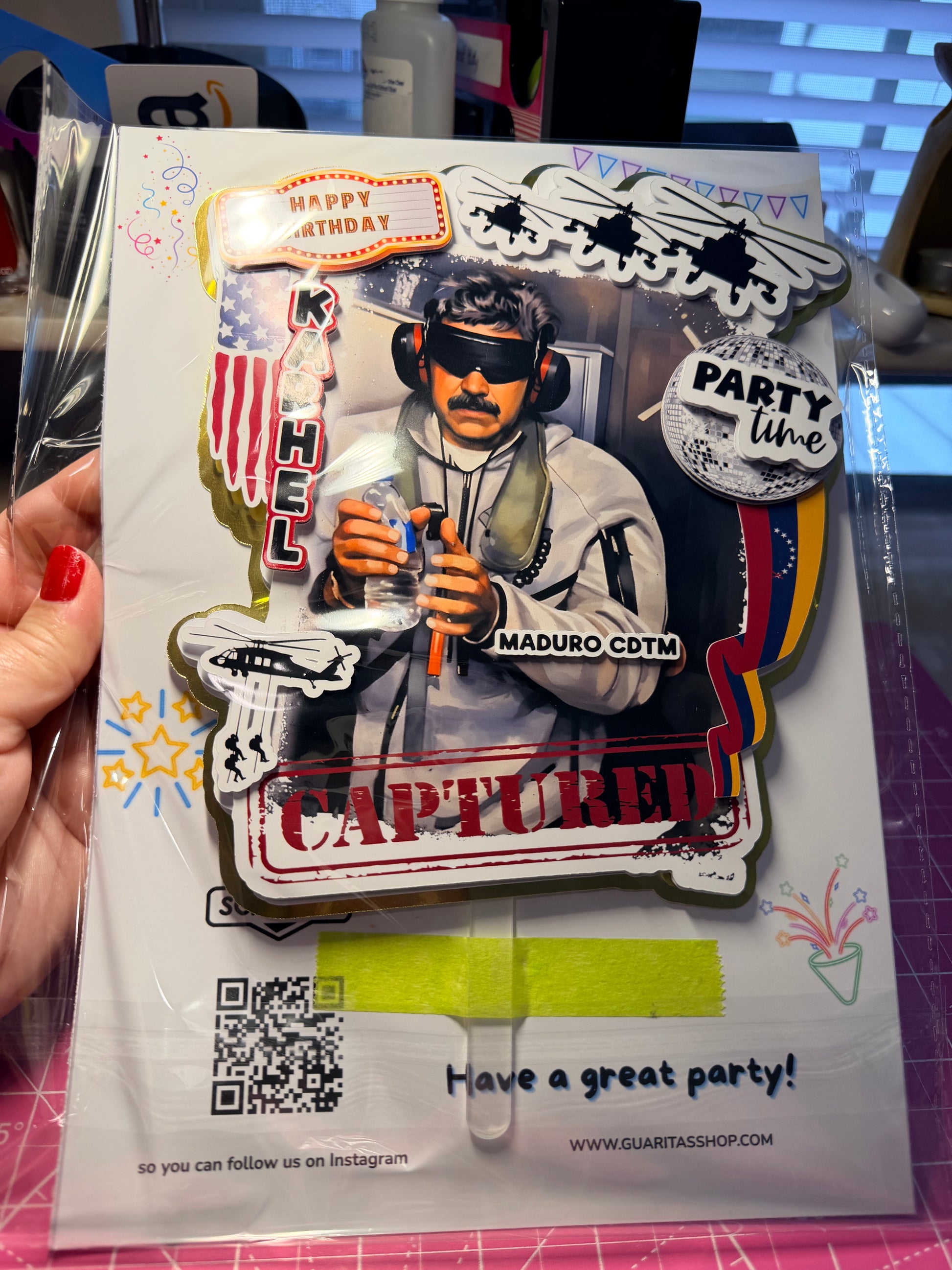 Cake Topper Maduro Capturado Personalizado – Decoración Divertida para Venezolanos